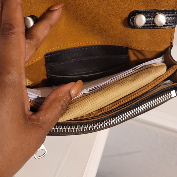***SOLD***Patricia Nash Crossbody - Picture 7 of 10